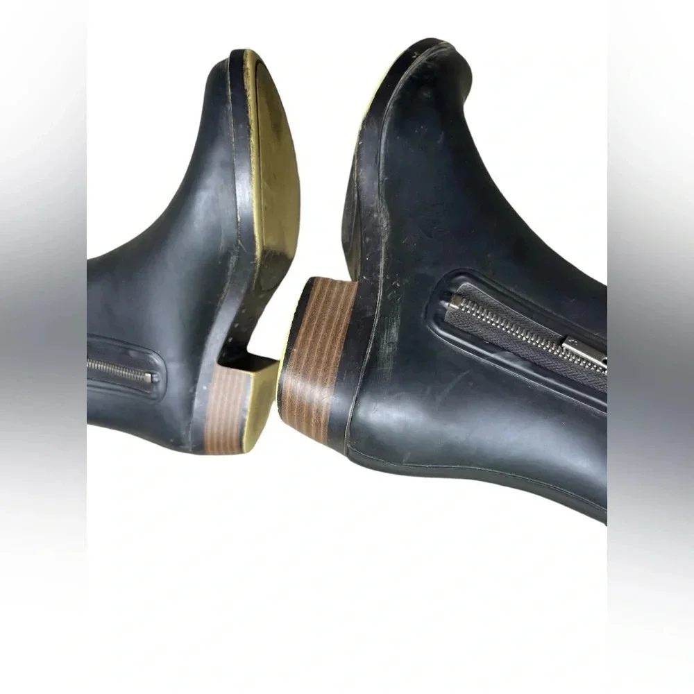 Lucky Brand model bunita